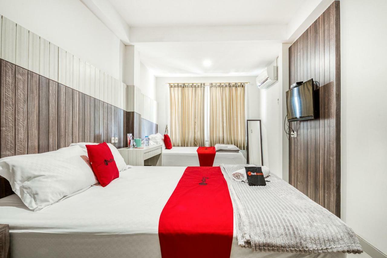 เรดดอร์ซ เนียร์ Untag ซูราบายา Hotel สุราบายา ภายนอก รูปภาพ