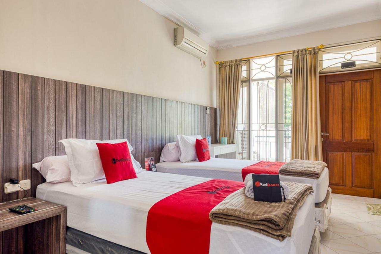 เรดดอร์ซ เนียร์ Untag ซูราบายา Hotel สุราบายา ภายนอก รูปภาพ