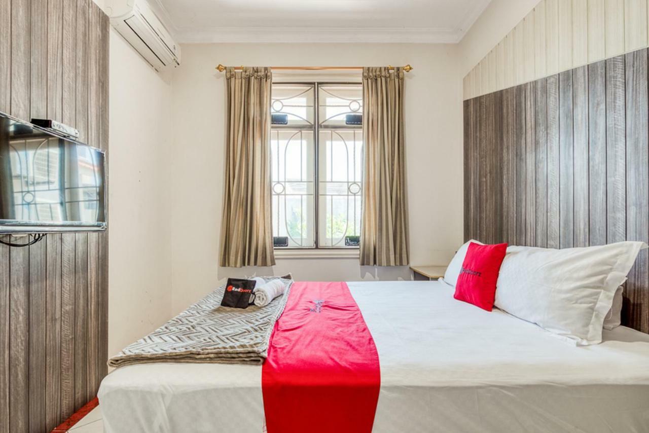 เรดดอร์ซ เนียร์ Untag ซูราบายา Hotel สุราบายา ภายนอก รูปภาพ